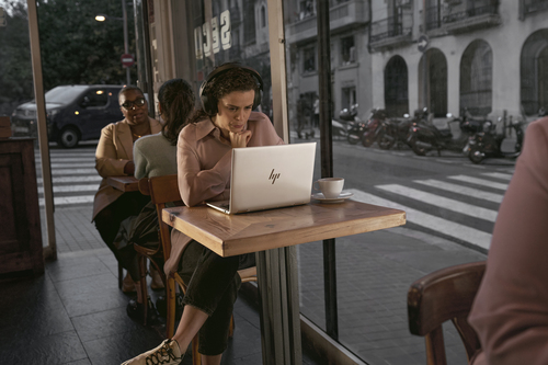 HP EliteBook 8 G1i AI Wolf Pro Security Edition 3